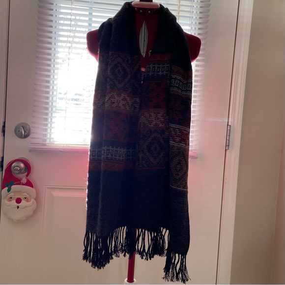 Foulards & accessories SAA Inc. Nordic print unisex fringed scarves. Used. - Picture 3 of 8